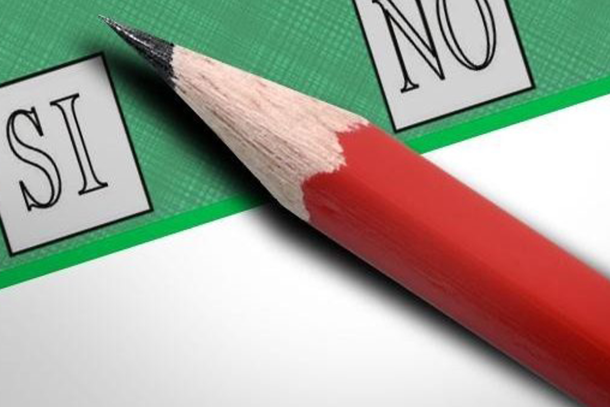 immagine scheda di voto referendum con matita appoggiata