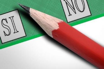 immagine scheda di voto referendum con matita appoggiata
